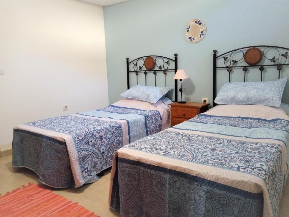 Litha House, 3 Bed Set Over 3 Floors 5 Mins From And Amenities Apartment *