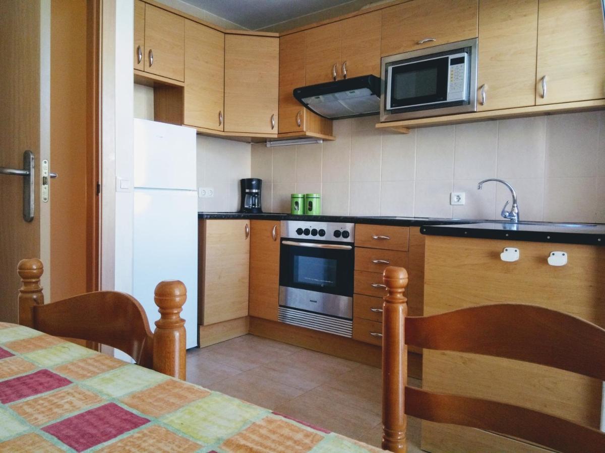Litha House, 3 Bed Set Over 3 Floors 5 Mins From And Amenities Apartment