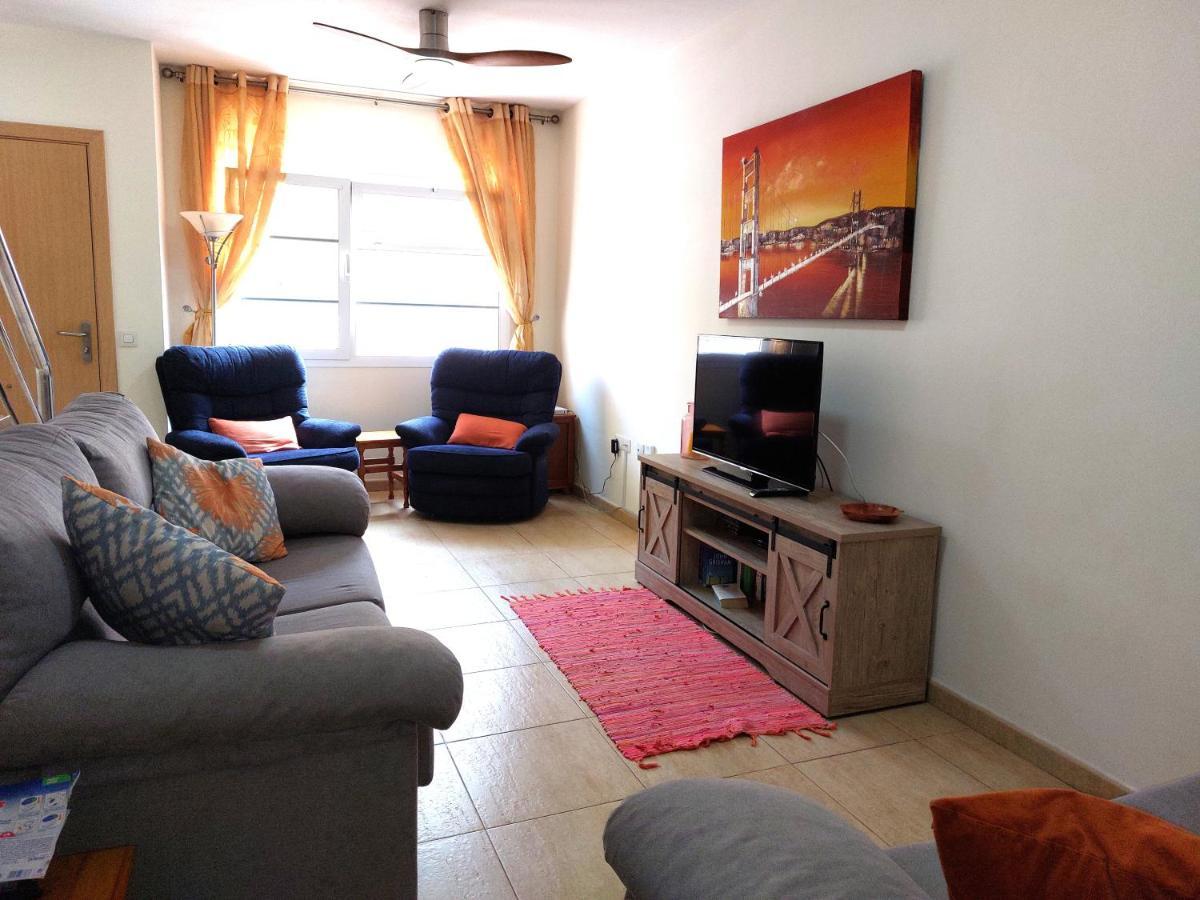 Litha House, 3 Bed Set Over 3 Floors 5 Mins From And Amenities Apartment *